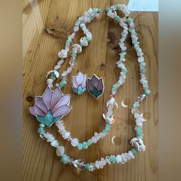 Lee Sands Vintage Flower Semi Precious Stone and Shell Necklace and Earring Set - Picture 4 of 9